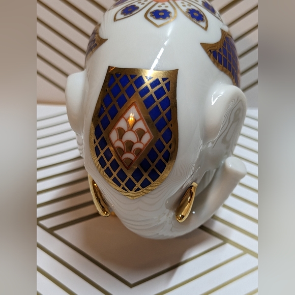 PG Handcrafted In Malaysia Porcelain Elephant Figurine White Gold Blue Red  - Picture 2 of 9